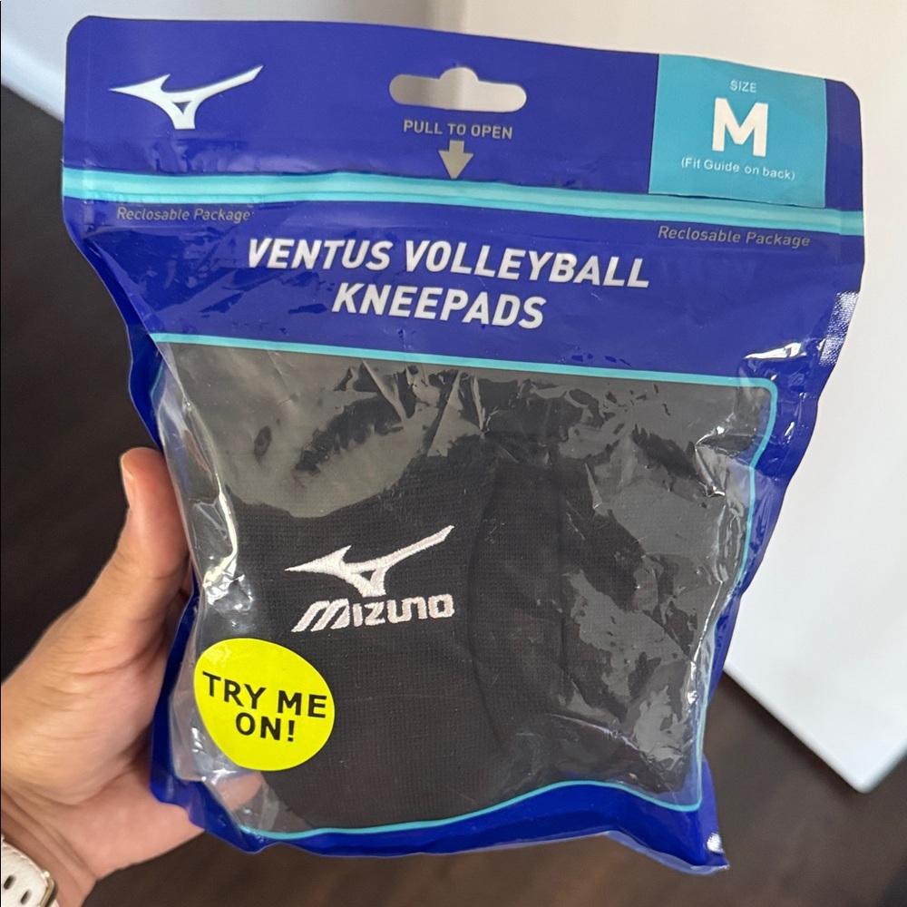 Mizuno Black Volleyball Kneepads with White Logo